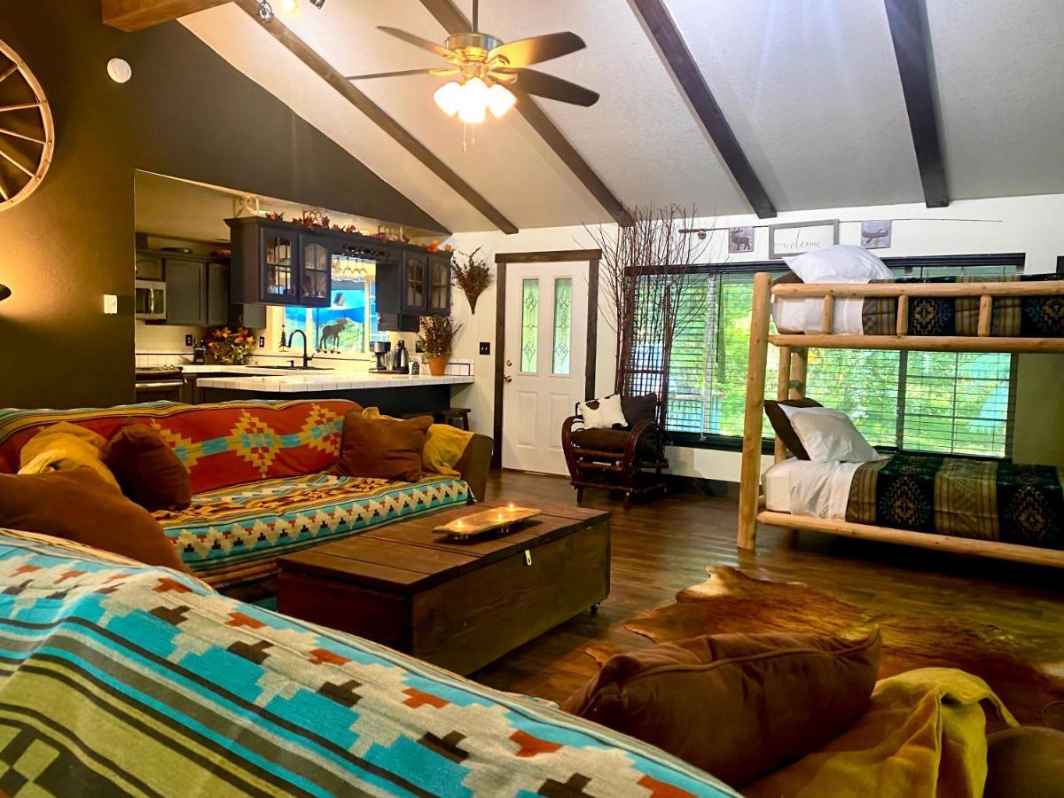 Cozy Bird House W Big Screen! Mount Hood Village Exterior photo